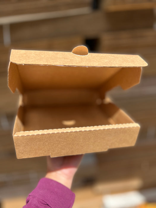 Caja de 20.5 x 20.5 x 4.5 cm