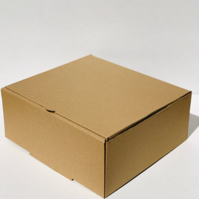 Caja semi Cuadrada 27.5 x 25 x 11 cm (300 Unidades Con LOGO)