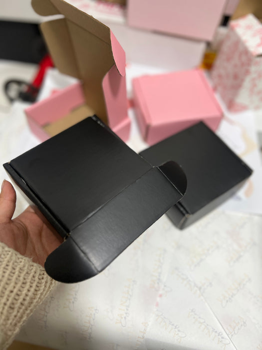 Caja laminada de 10 x 10 x 4 cm (300 Unidades Con LOGO)
