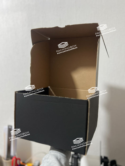 Caja Negra de 23.5 x 23.5 x 15.5 cm (1000 Unidades Q7.5 c/u)