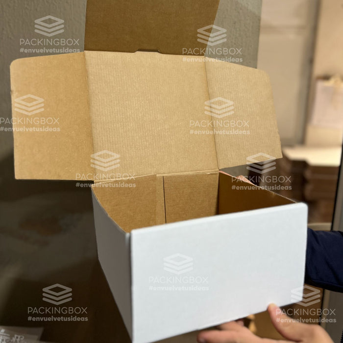 Caja de 21.5 x 21.5 x 12.5 cm (25 Unidades Q5.5 c/u)